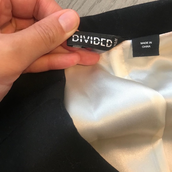 H & M Divided Black Blazer - Picture 6 of 7